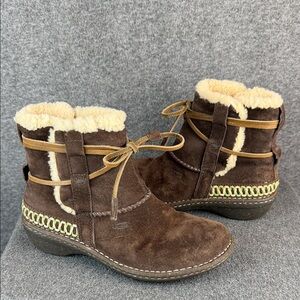 UGG Cove Women's Chocolate Brown Shearling Boots Size 8